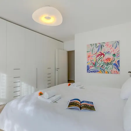Il Parco Exclusive - With Balcony & Views - Happy * Lugano